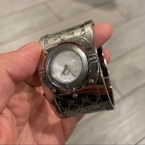 Gucci twirl watch